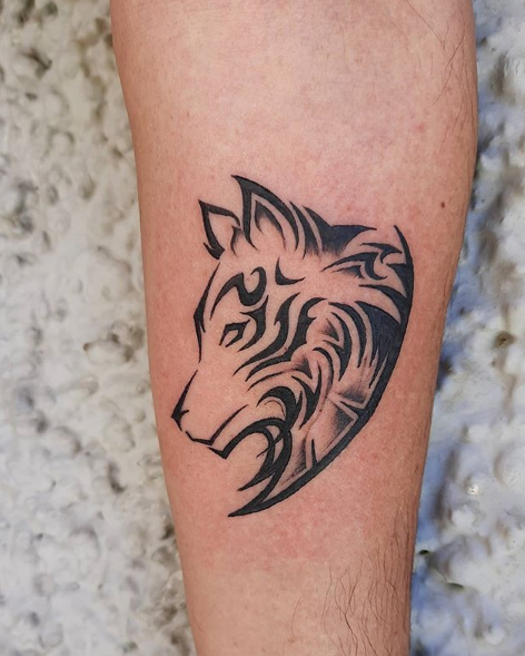 25 Best Tribal Wolf Tattoo Designs (with Meaning)