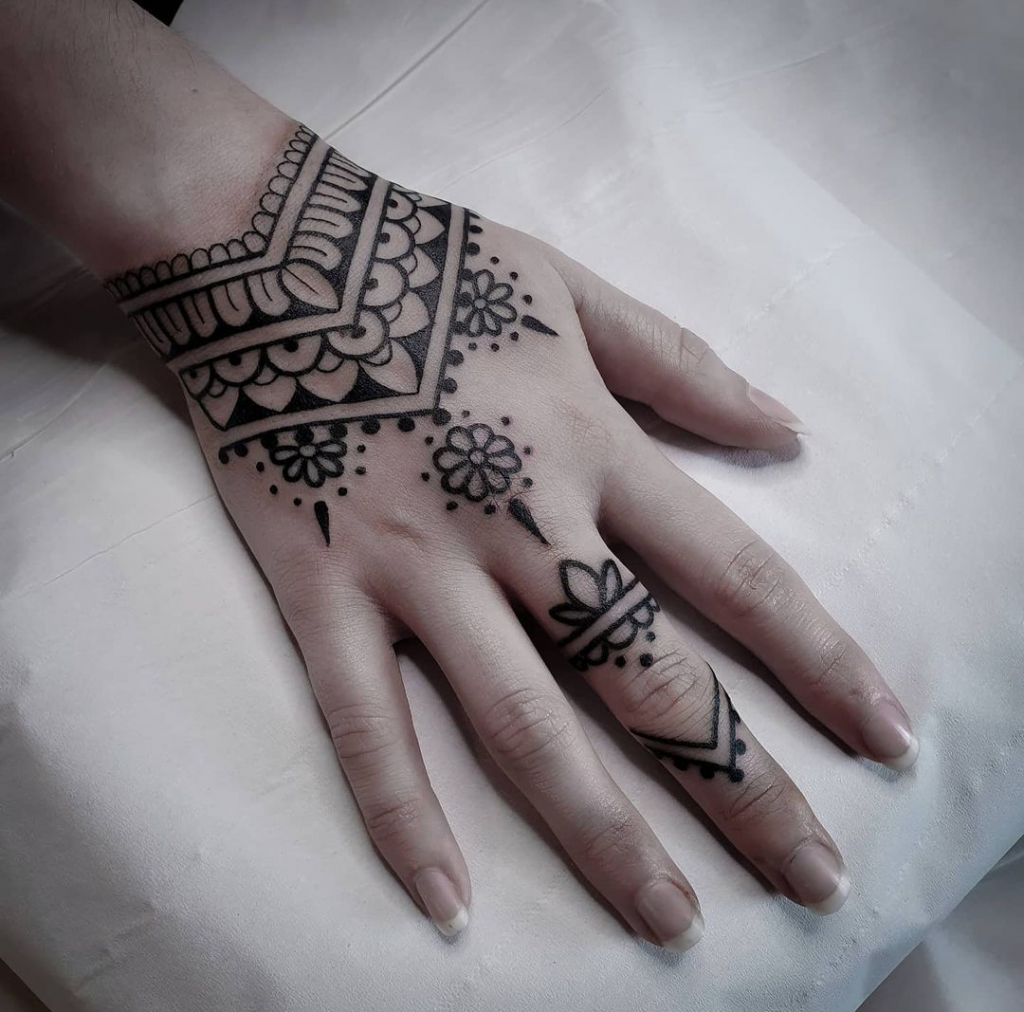 62 Beautiful Henna Tattoo Designs and Ideas