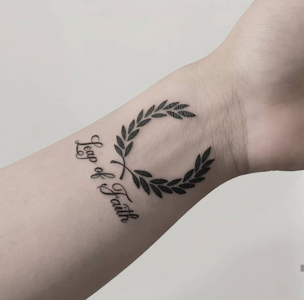 do-wrist-tattoos-hurt-what-to-do-about-it