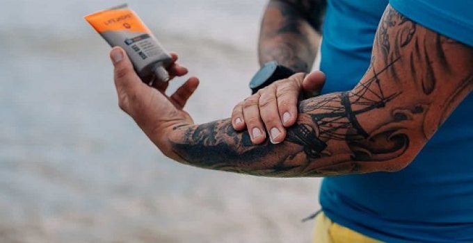 Möglichkeiten, das Tattoo vor den schädlichen und starken Sonnenstrahlen zu schützen